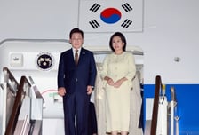 이재명 대통령, '아랍의 맹주' 이집트로 출국…UAE 전투기 호위