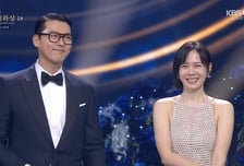 현빈♥손예진, 결혼 후 첫 부부 투샷…동반 수상에 깜찍 '브이'