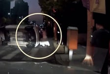 [영상]'쾅' 차량 뒤집히자 시민들 우르르…"운전자 구조 감동의 순간"