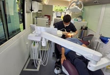 '치과 없는' 신안군, '찾아가는 치과 이동 진료'로 낙도 주민 큰 호응