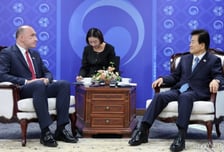 정동영 통일장관, 폴란드 대사 접견…"지정학적 위험에 이해관계 공유"