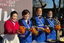 K-푸드 열풍 타고 김치 수출 확대…송미령 장관 "김치원료공급 단지 조성 등 뒷받침"