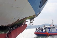 '휴대폰 보다 무인도 돌진'…좌초 여객선 항해사·조타수 구속 기로