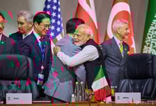 'G20 참석' 다자외교 나선 이재명 대통령, '구면' 모디 총리와는 '포옹'