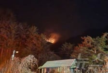 '건조특보' 강원 양양 야산서 산불…해 떨어져 헬기 철수, 지상 진화 총력