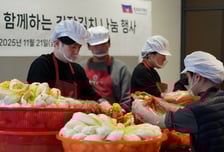 풀무원, '김치의 날' 맞아 김장김치 300포기 나눔활동