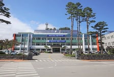 환경미화원 때리고, "뛰어와" 청소차 안 태웠다…공무원 갑질, 양양군 사과