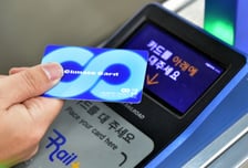 기동카, 폰에 갖다대면 충전된다