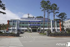 빨간 속옷 강요하더니…'계엄령 놀이'로 미화원 괴롭힌 양양 공무원 입건