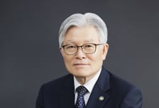 [기고]명령과 복종에서 대화와 토론으로