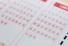 '56억 복권 당첨' 아내에게 숨기고 펑펑…6개월만에 내린 결단은?