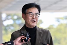 "여론조사 의뢰·보고 안했다"…강철원·김한정, 특검 출석