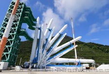 누리호, 오전 9시 발사대 이송…기립 준비한다