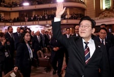 전투기 호위·모디와 포옹·기립박수···이재명 대통령 순방, 눈길 끈 장면들