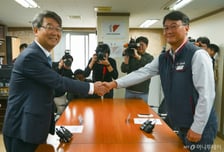경사노위·민주노총 26년만의 만남…"다시 시작,  참여 기반 마련"