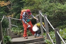 '싸고, 또 싸고' 이번엔 한라산...중국인 용변 테러에 "입국 교육해야"
