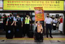 출근길 한때 전장연 시위로 여의나루역 무정차 통과…현재 정상 운행 중