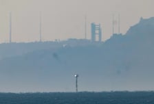 '새벽 1시 발사' 사상 첫 도전- 누리호, 발사 운명 건 막바지 점검 돌입