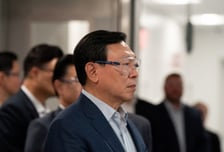 '고강도 쇄신' 롯데그룹 CEO 20명 교체..부회장단 4명 전원 용퇴