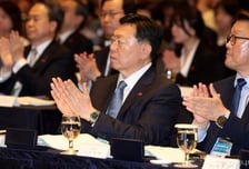 롯데 65세 조리 명장 발탁에 여성 임원 늘었다…쇄신 인사 들여다보니