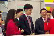 '오너 3세' 신유열, 롯데바이오 경영 전면에…후발주자 한계 넘을까