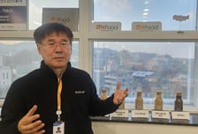 '오메가+커피박' 사료 먹여 키웠더니...맛·건강·환경 모두 잡았다