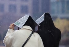 [오늘 날씨] 전국 곳곳 비·눈…강원산지 최대 8cm 쌓여