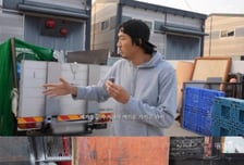 '명량' 나온 1000만 배우..."X도 치워드려요" 폐기물 운반 기사 된 이유