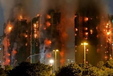 "아파트 안에 몇 명 갇혔는지 모른다"...최소 13명 사망, 홍콩서 큰불