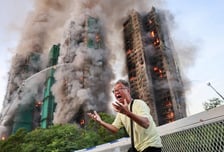 아파트 삼킨 화염·하늘 뒤덮은 연기…홍콩 화재, 36명 사망·279명 실종
