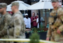 美 백악관 인근서 주방위군 2명 총격 중태…용의자도 중상