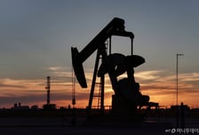 하락하는 유가, "답답한 경기 흐름 숨통 틔울 것"-iM