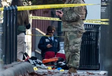 추수감사절 전날 백악관 400m 거리 군인에 총격…용의자는 아프간 망명자