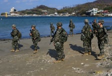 '귀신잡는 해병 이번엔 마약'...의심 물질 담은 中우롱차 봉지 발견