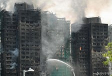 대나무 비계 타고 불 번졌다...55명 숨진 홍콩 화재, 실종자도 200여명