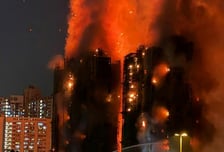 창밖까지 불길 치솟고 알았다...홍콩 화재 생존자 "경보 안 울려" 증언