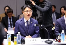 암참 만난 국세청장 "韓 투자 늘린 해외기업 세무조사 최대 2년 유예"