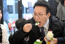 "포스트 APEC 시대, 성공의 길은…" 대전 빵집 투어 나선 김민석 총리