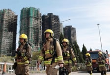 홍콩 아파트 화재 '진압 완료'…사망 최소 94명, 실종 200여명