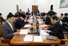 이재명정부 첫 세제개편안, 기재위 통과…법인세·교육세, 정부안대로 인상될듯