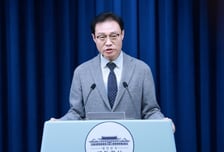 [속보]이재명 대통령, 다음달 3일 '계엄 1년' 외신 간담회 개최