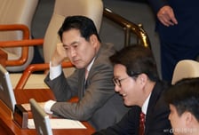 '장·한' '계엄 사과' 갈등에 지지율은 오를까…고심 깊은 장동혁의 연말