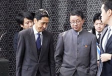 '주머니 손' 압박하던 中 외교국장…뒤에선 "안심하라" 日 기업 찾아갔다