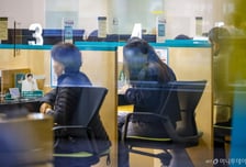 "빚 갚아야지" 지갑 꽁꽁…12년 쌓인 가계부채 '민간 소비' 발목