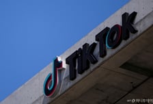 [IT썰] '틱톡 챌린지'가 뭐라고…보닛에 친구 매달고 질주하다 뇌졸중