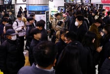 서울지하철 준법운행 돌입, 첫날 큰 혼잡 없어…12일부턴 총파업