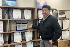 카메라만 읽는 '안 보이는' 디지털 코드…글로벌 '인증'시장 공략