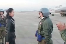 北 김정은 딸 '주애', 홀로 장교 경례 받아…'후계자' 공식화 수순?