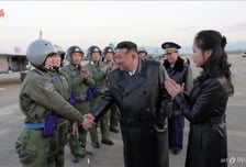 성과 과시에 힘 쏟는 北 김정은…당대회 앞두고 전략미사일까지 공개