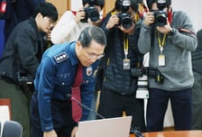 '비상계엄 1년' 고개숙인 경찰… "국회의원 출입 통제, 위헌·위법" 사과